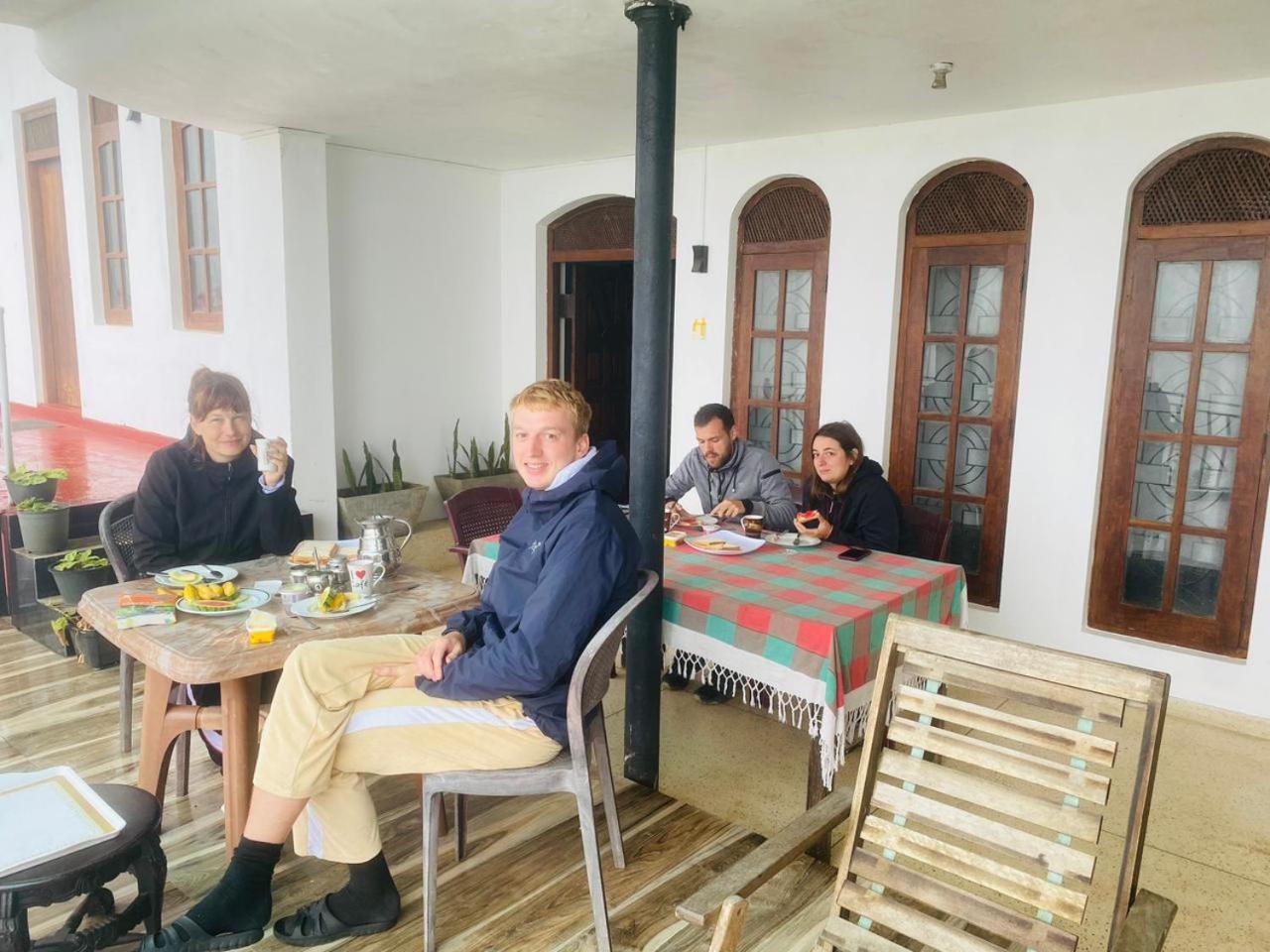 Farah Guest Inn Haputale Bagian luar foto